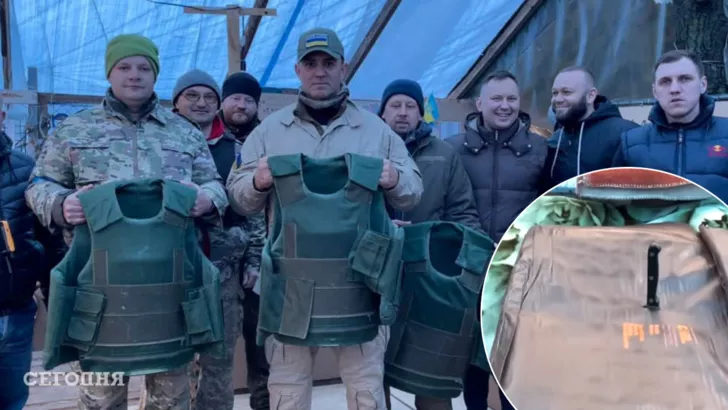 Нардеп Тищенко с бойцами ТРО держит в руках подаренные бронежилеты. Фото: коллаж "Сегодня"