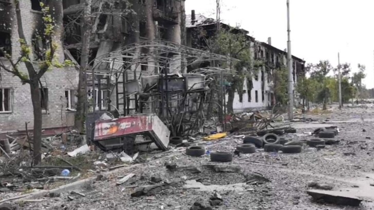 Оккупанты уничтожают Лисичанск. Фото: Сергей Гайдай