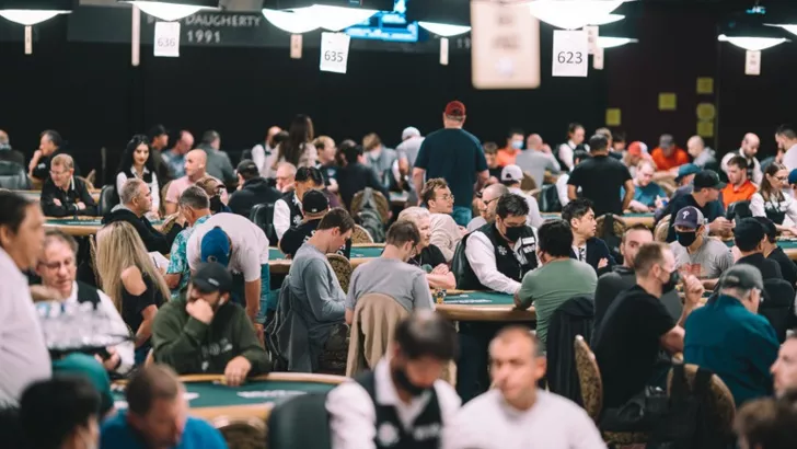 Главное событие Мировой серии покера едва не побило рекорд посещаемости