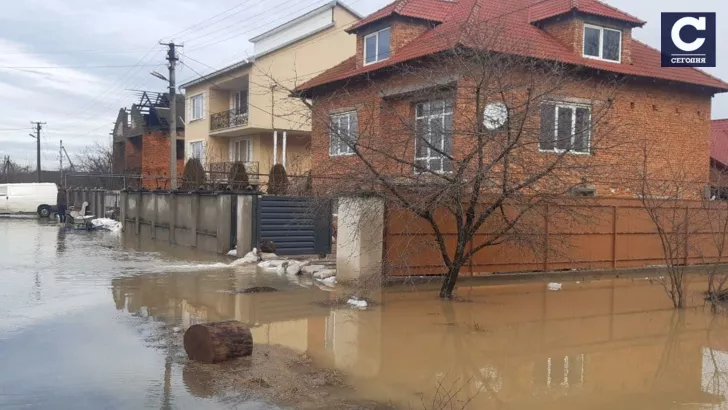 На Закарпатье затопило село. Фото: Юлия Маркулич, "Сегодня"
