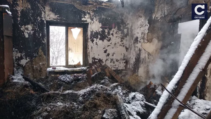 Как выглядит сгоревший дом внутри. Фото: Алексей Керман, "Сегодня"