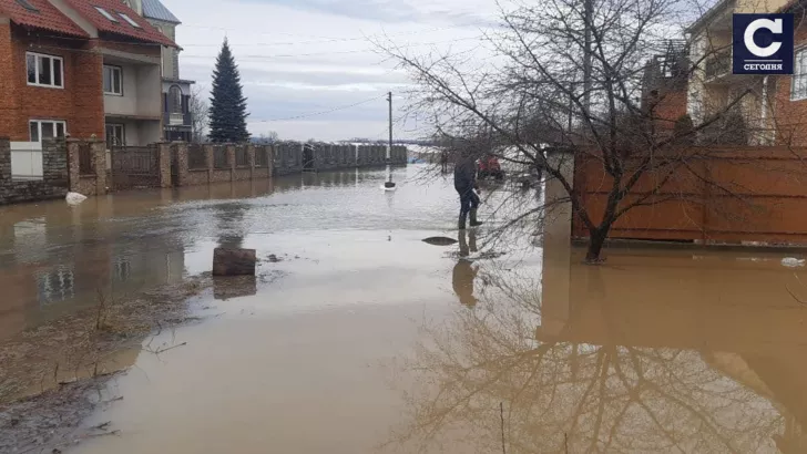 На Закарпатье затопило село. Фото: Юлия Маркулич, "Сегодня"