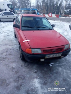 Запорожские копы остановили авто с крадеными телефонами