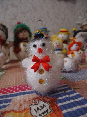 В коллекции женщины — больше 700 снежных человечков. Фото: Д. Митанова