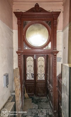 В Одессе реставраторы пытаются спасти уникальные двери. Фото:  1000doorsofodessa