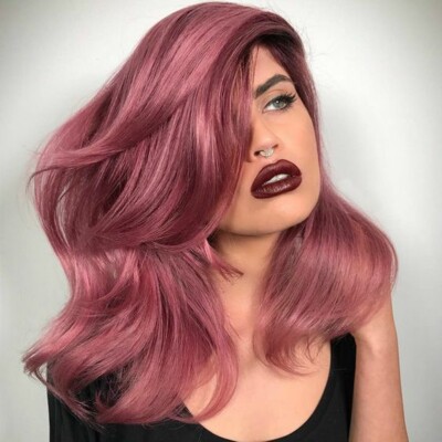 Розовый оттенок волос: цветное окрашивание по всей длине | Фото: Pinterest