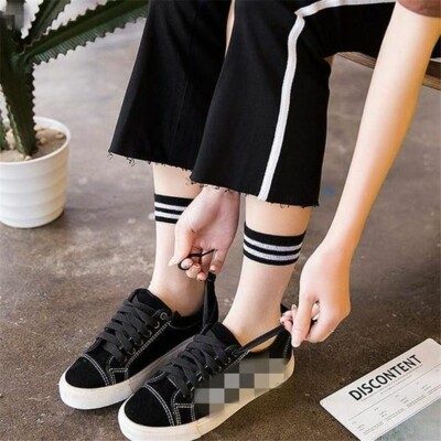 Стильные высокие носки с геометрическим рисунком | Фото: Pinterest