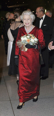 Наряд королеви на вечірці в Уельсі (2005 рік) | Фото: Getty Images