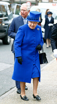 Королева позирует в Кеннингтоне (2016 год) | Фото: Getty Images