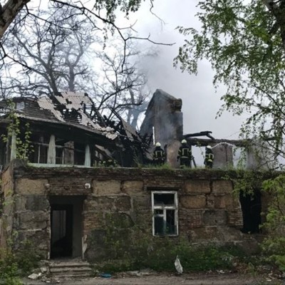 В Одессе горел старинный особняк | Фото: ГСЧС