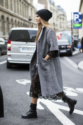 Серое пальто свободного кроя и ботинки на шнуровке | Фото: Pinterest