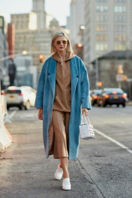 Яркое голубое пальто на каждый день | Фото: Pinterest
