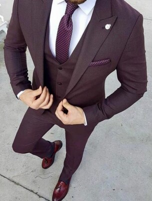 Костюм-тройка цвета баклажан с галстуком в тон | Фото: Pinterest