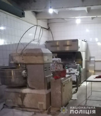 Мигранты в Херсоне работали в пекарне, нарушая санитарные нормы | Фото: Нацполиция