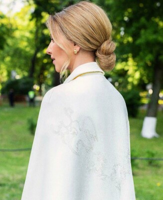 Елена Зеленская в дизайнерском наряде от Артема Климчука | Фото: instagram.com/olenazelenska_official