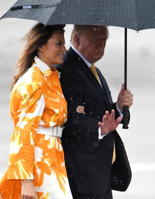 Мелания и Дональд Трамп во время официального визита в Японию | Фото: AFP