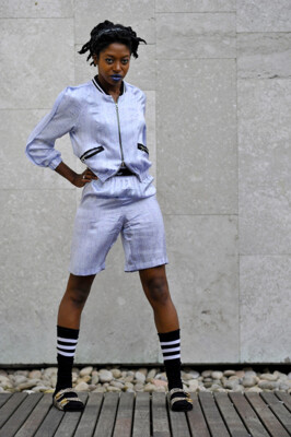 Появился новый модный тренд – сандалии с носками | Фото: fashionbeans.com