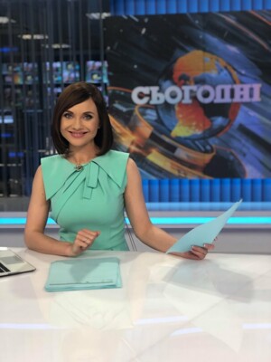 Ведущая "Сегодня" Анна Панова | Фото: пресс-служба телеканала "Украина"