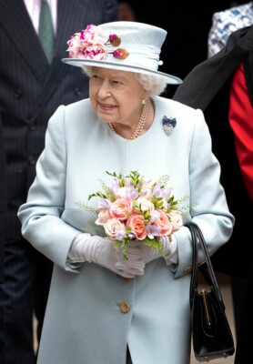 Королева Елизавета II приехала на церковную службу | Фото: AFP