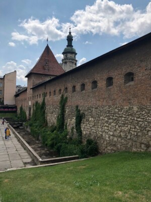 Оборонная стена бернардинского монастыря во Львове