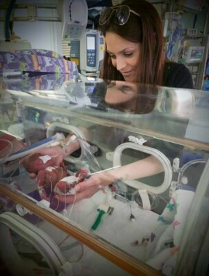 Новорожденные близнецы | Фото: instagram.com/thesun