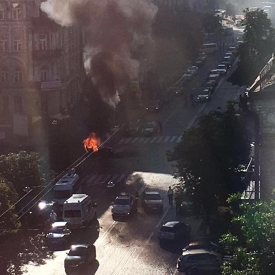 Фотографии с места взрыва автомобиля, в котором погиб журналист. Фото:  Vlad Ivanenko/Facebook