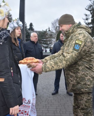 На Волині урочисто зустріли бійців, які повернулися з Донбасу | Фото: цензор
