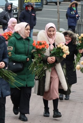 Мусульманки в центрі Києва відзначили Всесвітній день хіджабу