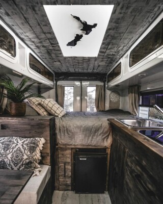 Алексис Мартини и Флави Меро создали свой дом на колесах | Фото: instagram.com/ontheroad_trip_again