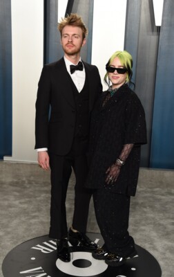 Біллі Айлиш з братом Фіннеасом О'Коннеллом на закритій вечірці "Оскара 2020" | Фото: Getty Images