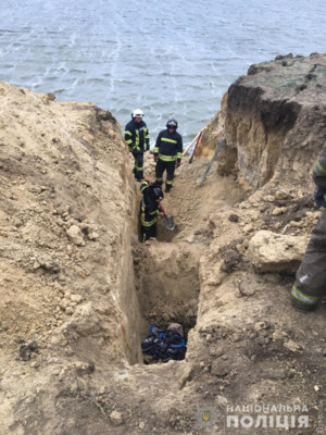 В Одесской области насмерть засыпало двух человек | Фото: Instagram, Нацполиция