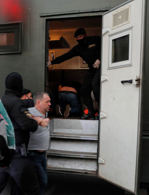 Протесты в Беларуси. Фото: REUTERS/VF