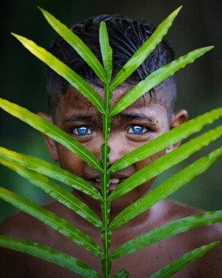 У жителей острова Бутон  необычный цвет глаз | Фото: instagram.com/geo.rock888