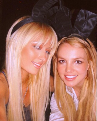 Пэрис Хилтон поделилась архивными фотографиями с Бритни Спирс в начале 2000-х | Фото: instagram.com/parishilton