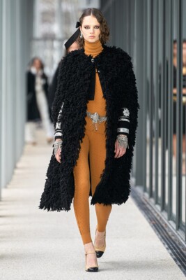 Chanel Métiers d’Art Fall 2022 | Фото: Vogue
