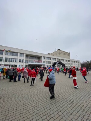 Забег Санта Клаусов в Харькове. Фото: "Типичное ХТЗ Харьков"