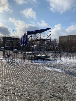 В Харькове установили множество фотозон и развлечений возле главной елки. Фото: Татьяная Очеретяная, "Сегодня"