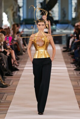 Schiaparelli Spring 2022 Couture | Фото: vogue.ua