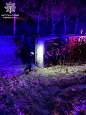 Во Львовской области в результате аварии пострадало много пассажиров автобуса. Фото: Патрульная полиция