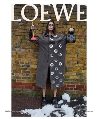Рекламная кампания Loewe SS 2022 | Фото: Loewe