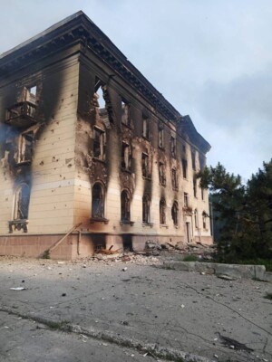 В Лисичанске зафиксировали ракетный удар по гумштабу. Фото: Сергей Гайдай