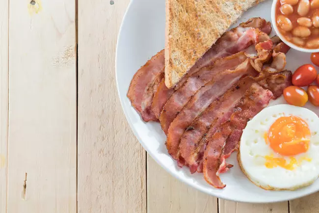 Бекон – важливий інгредієнт англійського сніданку 