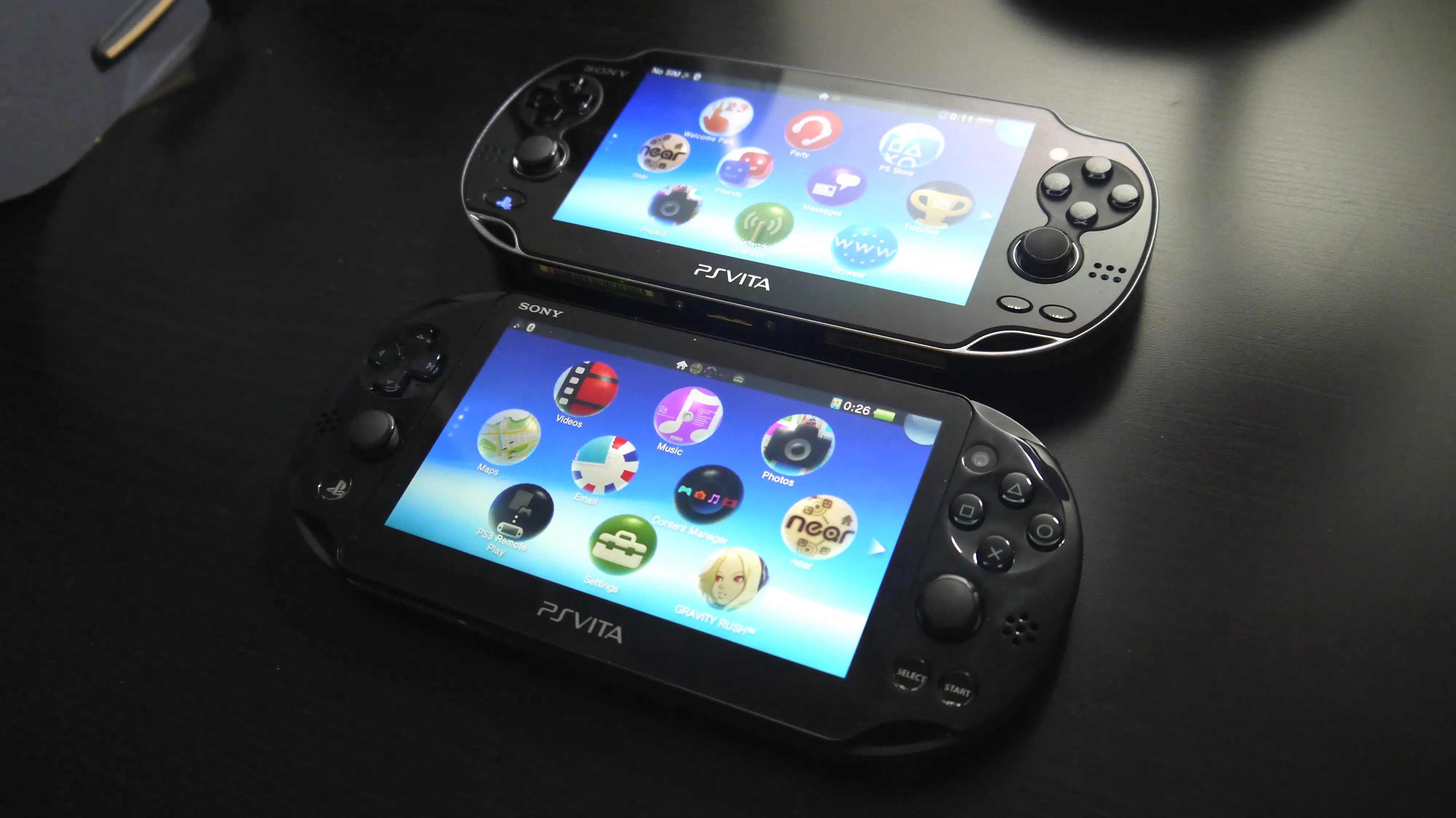 PS Vita, вышедшая в 2011 году, выпускалась в двух модификациях: обычной и Slim