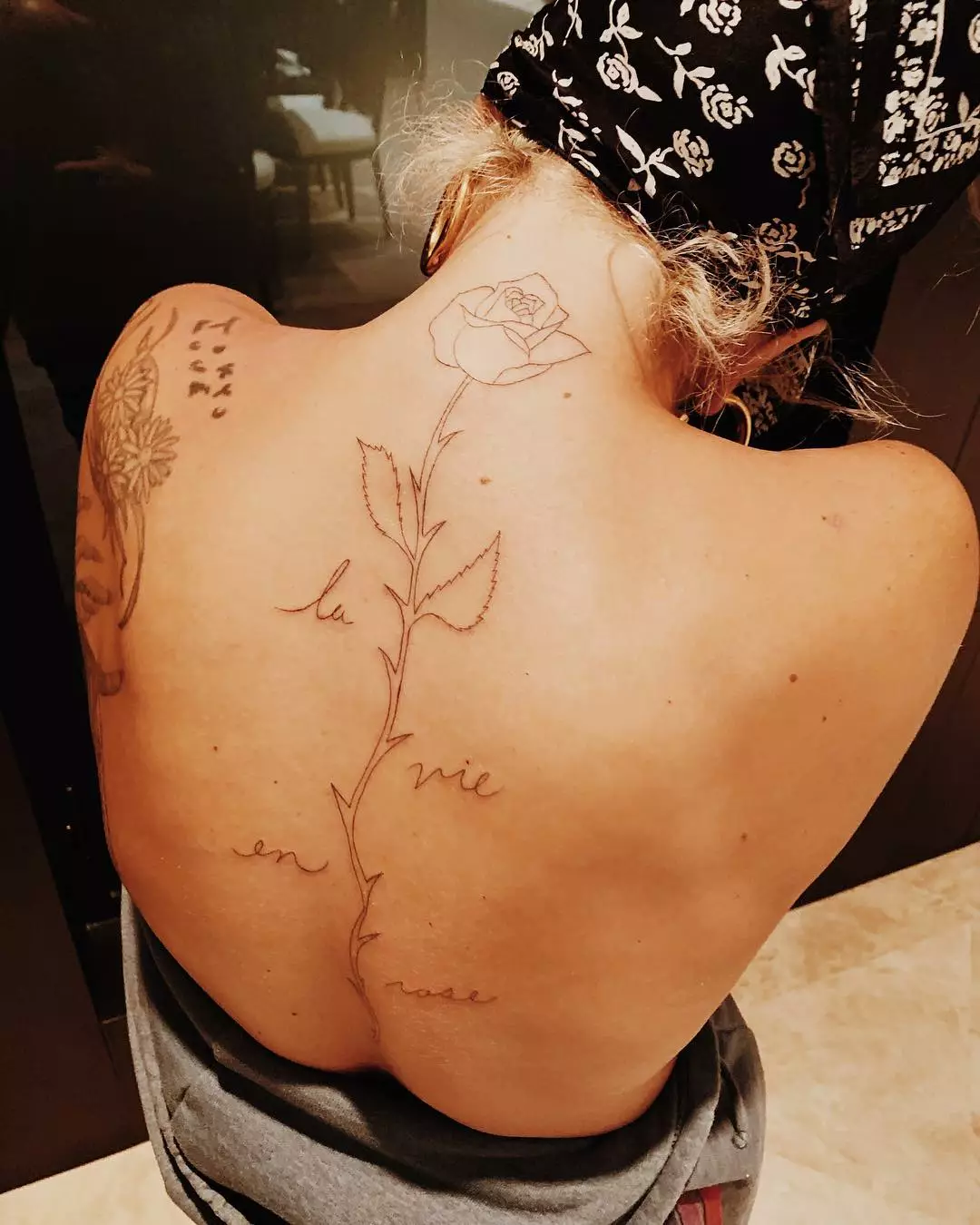 Новая татуировка на спине Леди Гаги