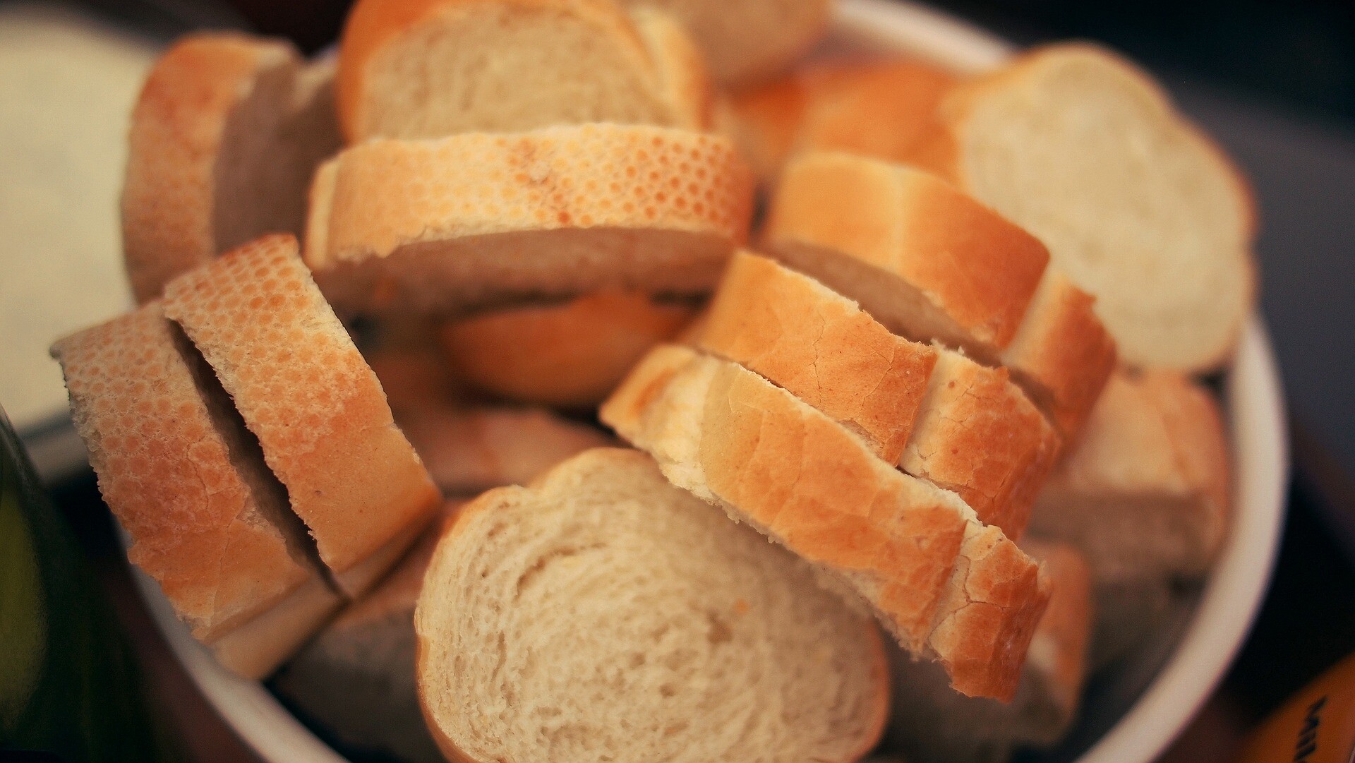 Черствение с точки зрения химических процессов, почему хлеб черствый?