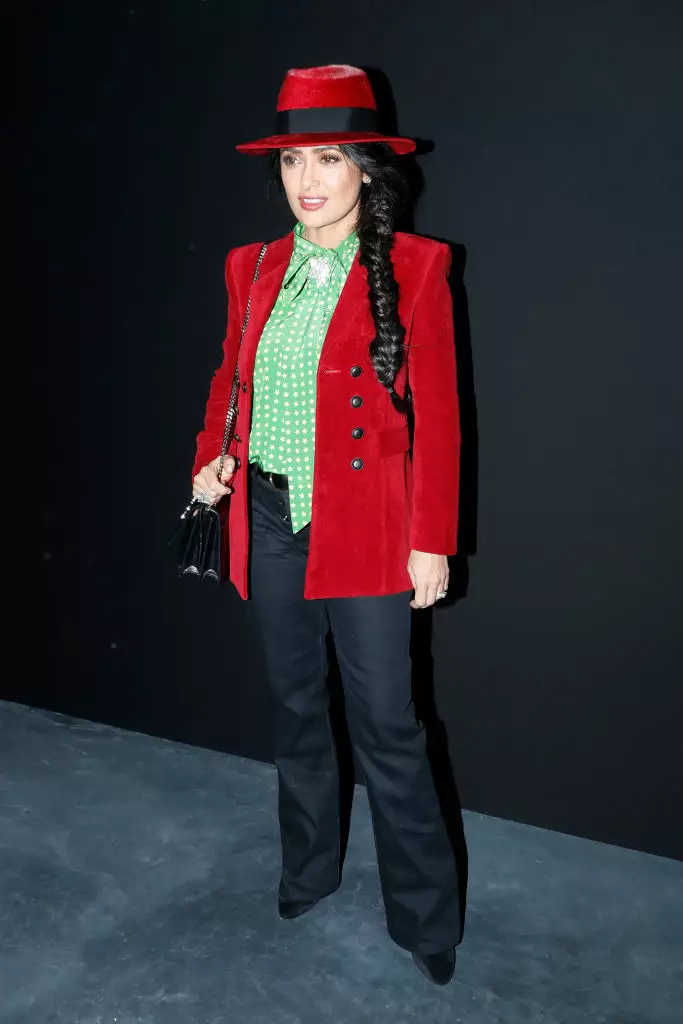 52-летняя актриса Сальма Хайек в ярком наряде на Неделе моды