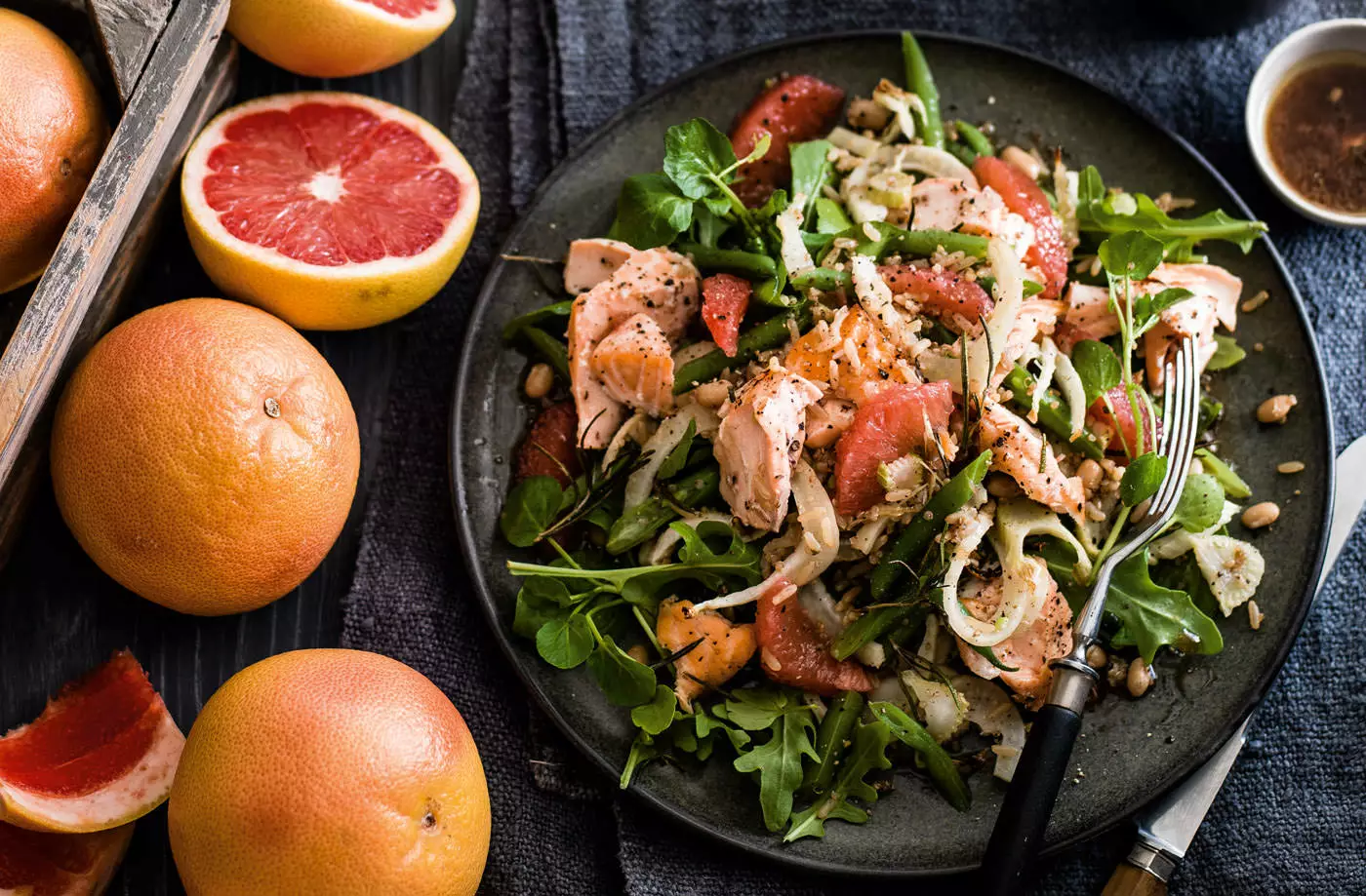 Салат с лососем и грейпфрутом