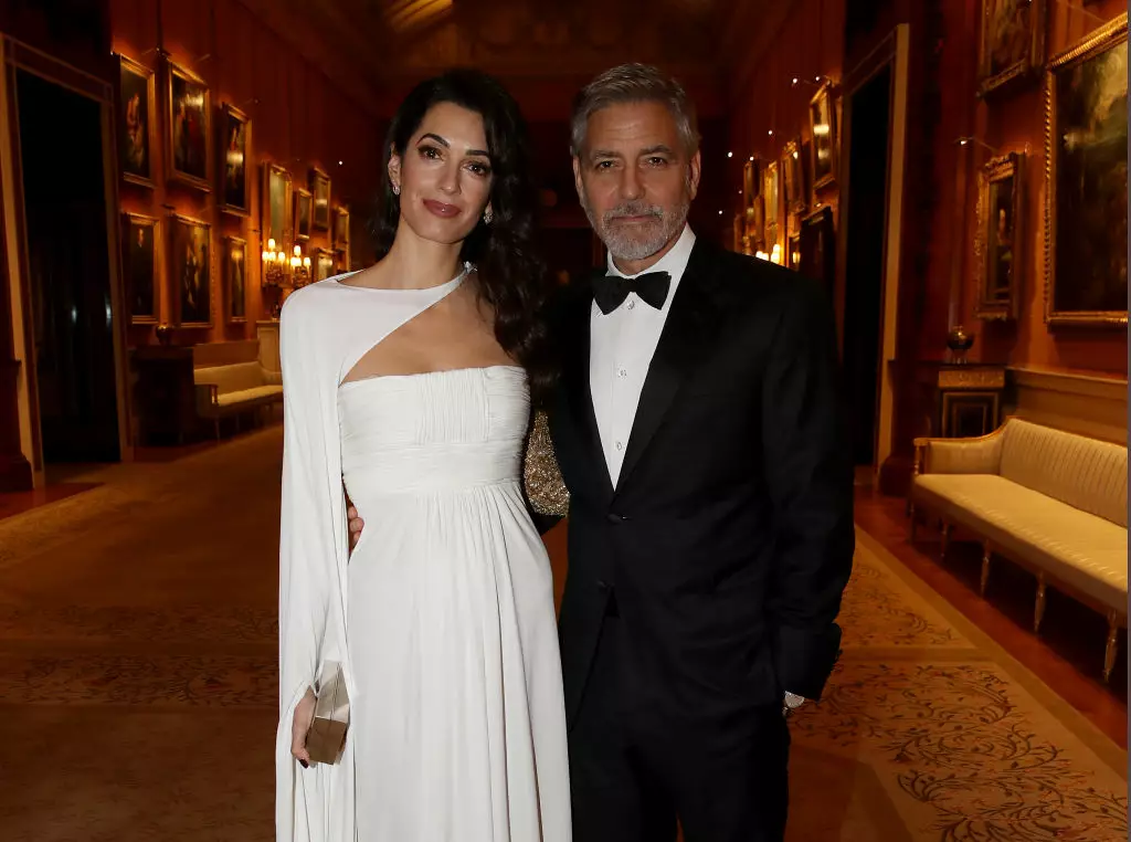 Джордж и Амаль Клуни в Букингемском дворце