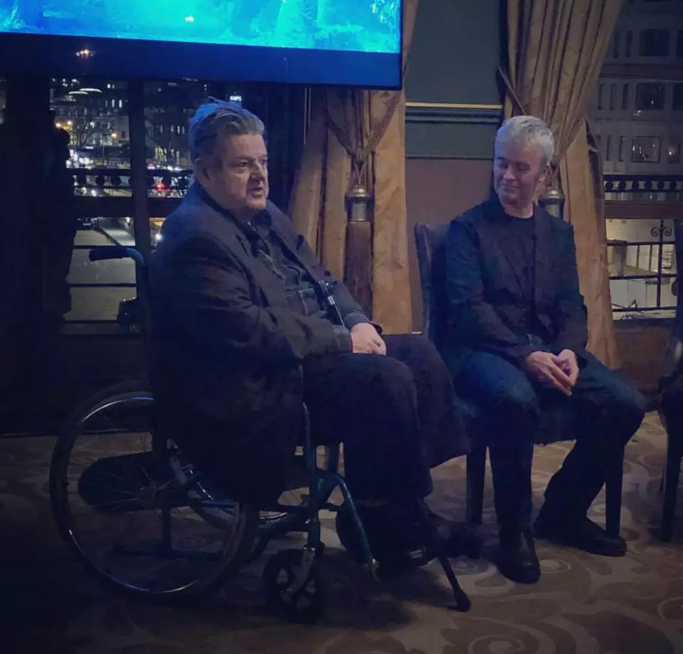 Робби Колтрейн прикован к инвалидному креслу