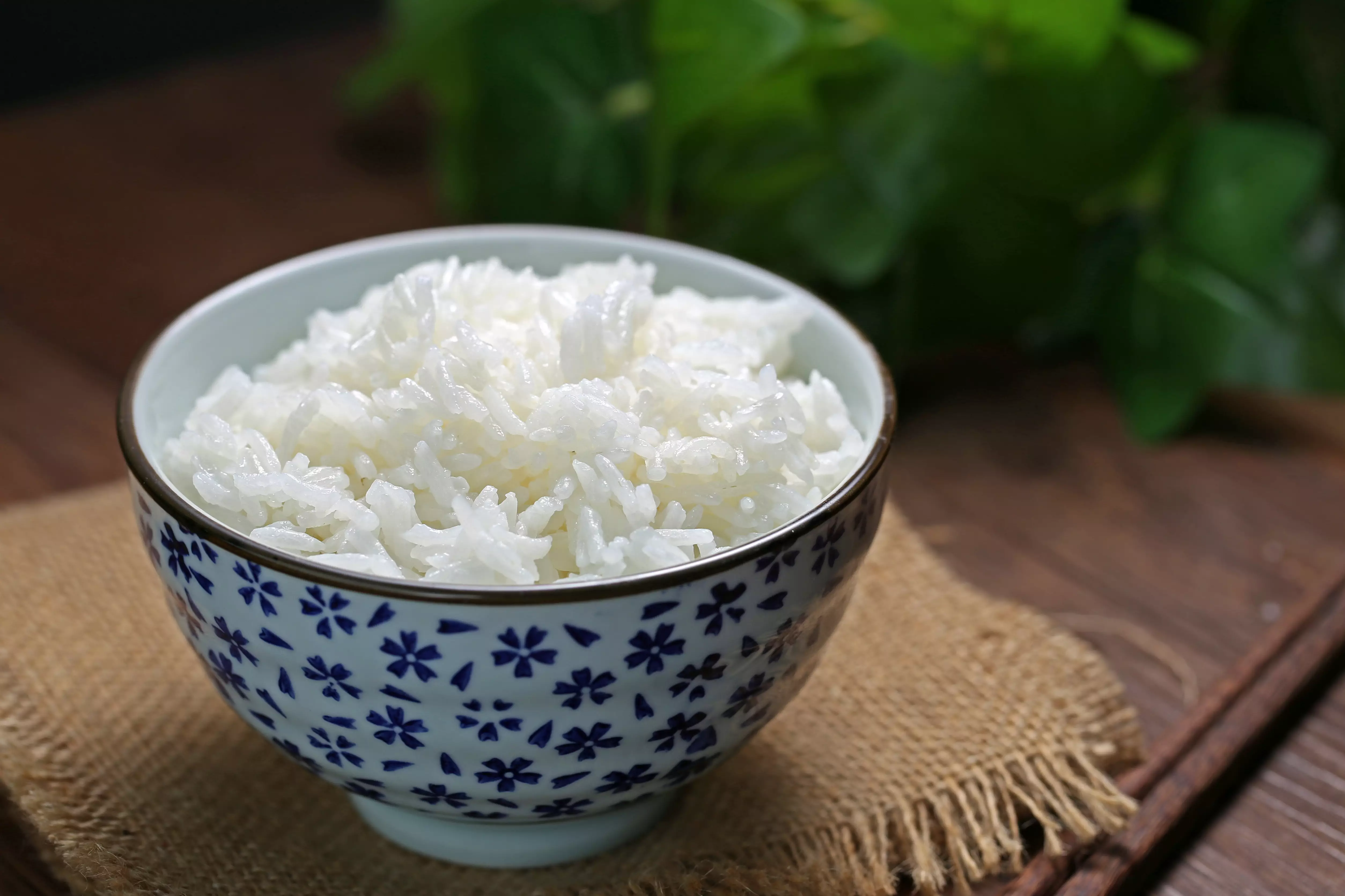 Перед тим, як варити рис, його треба трохи просушити